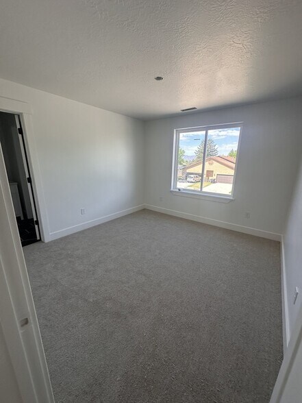 Building Photo - 1537 S 600 E