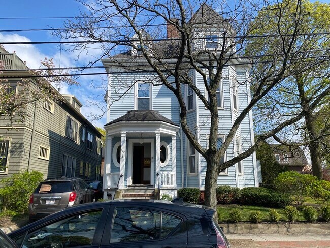 Building Photo - 320 Brookline St