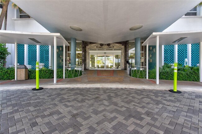Building Photo - 4925 Collins Ave