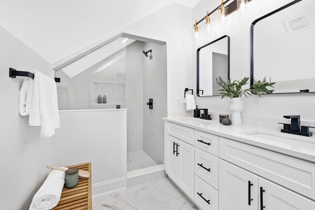 Building Photo - 316 W 14th St