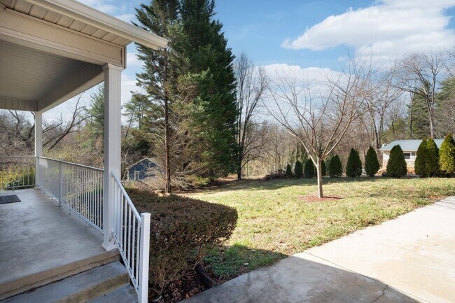 Building Photo - Spacious 5BR House in Asheville