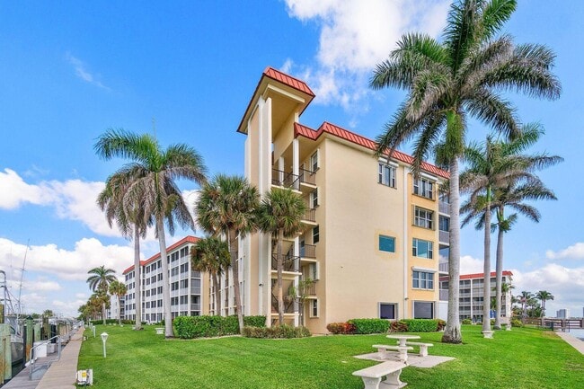 Building Photo - 100 Paradise Harbour Blvd