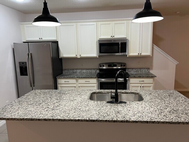 Building Photo - 600 Northern Way