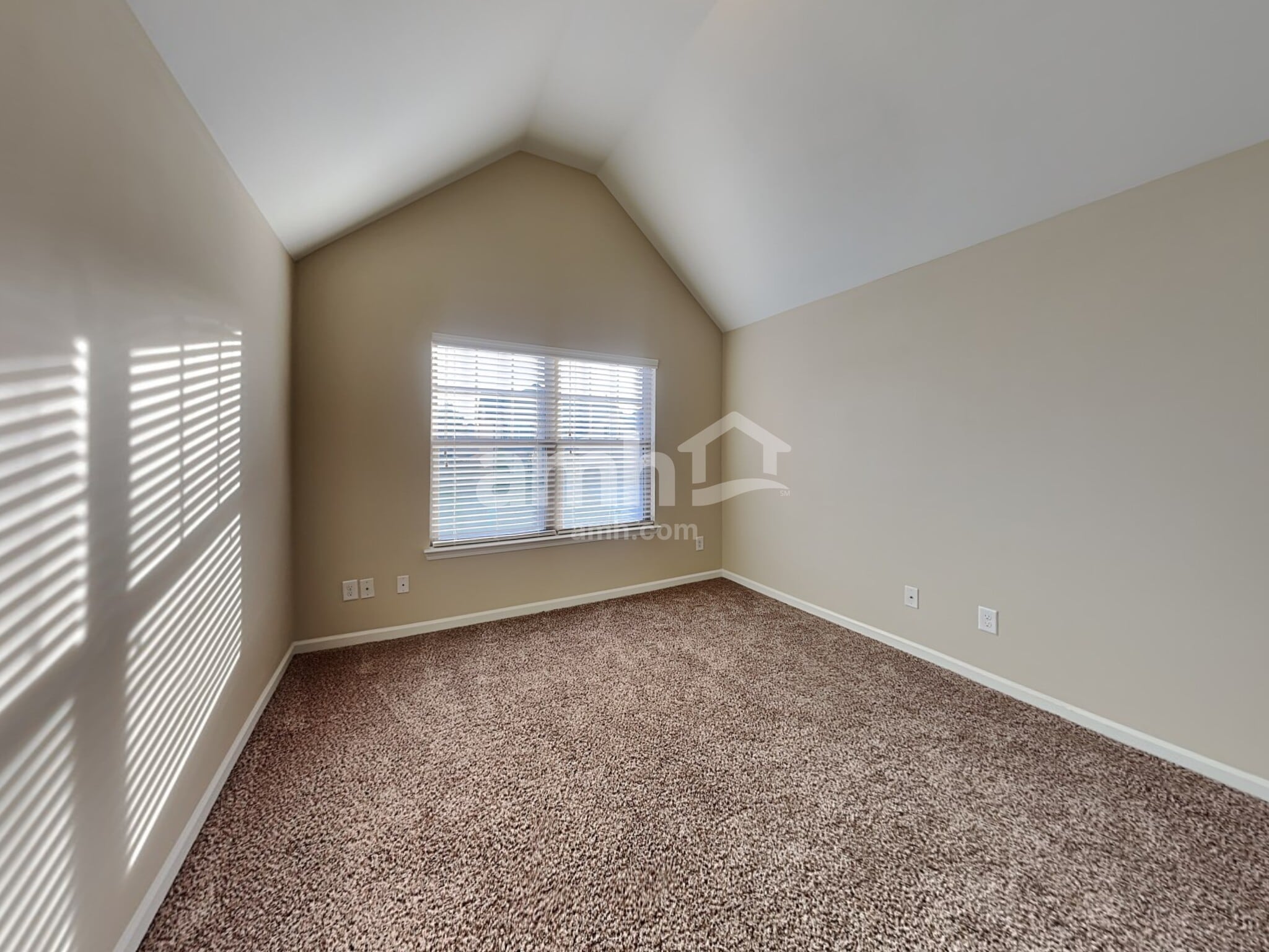 Building Photo - 137 Border Ave