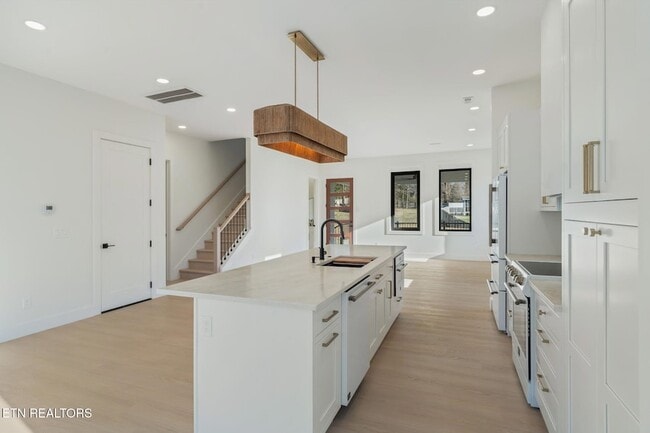 Building Photo - 7826 S Northshore Dr