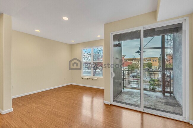 Building Photo - 1121 40th St