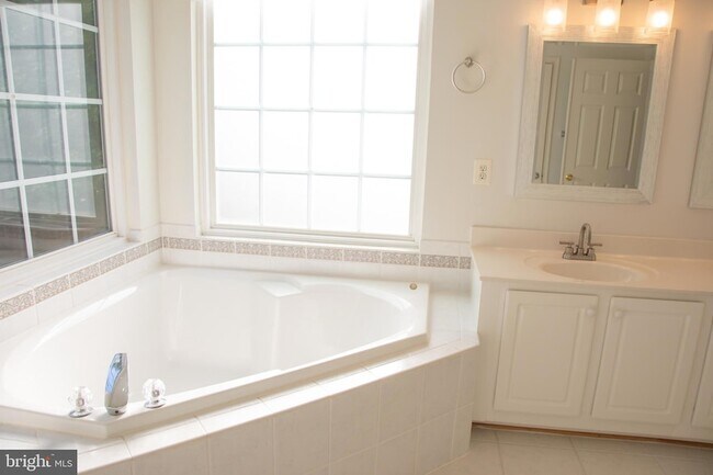 Building Photo - 3347 Wilton Crest Ct