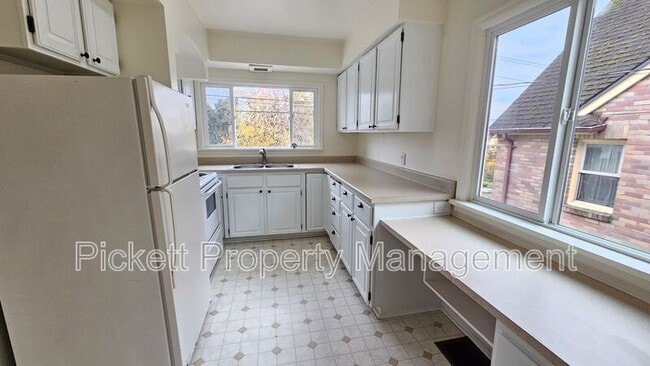 Building Photo - 139 S Lafayette Ave