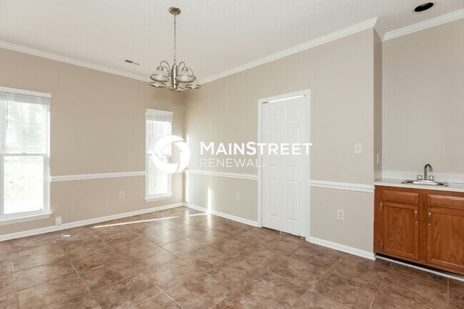 Building Photo - 4 Bedroom Pet-Friendly Home in Charlotte, NC with Main Street Renewal