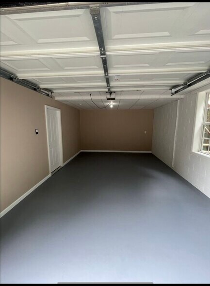 Building Photo - 1053 Red Apple Ct