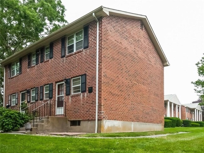Building Photo - 70 Carroll Ave