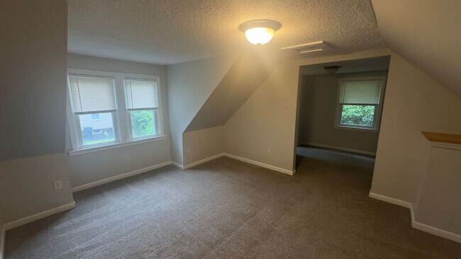 Building Photo - 15 Casimir St