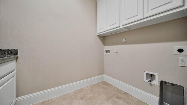 Building Photo - 26 Beacons Light Pl