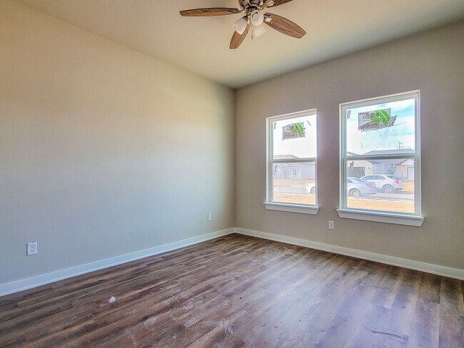 Building Photo - 3 BR/2 BA Corsicana Home