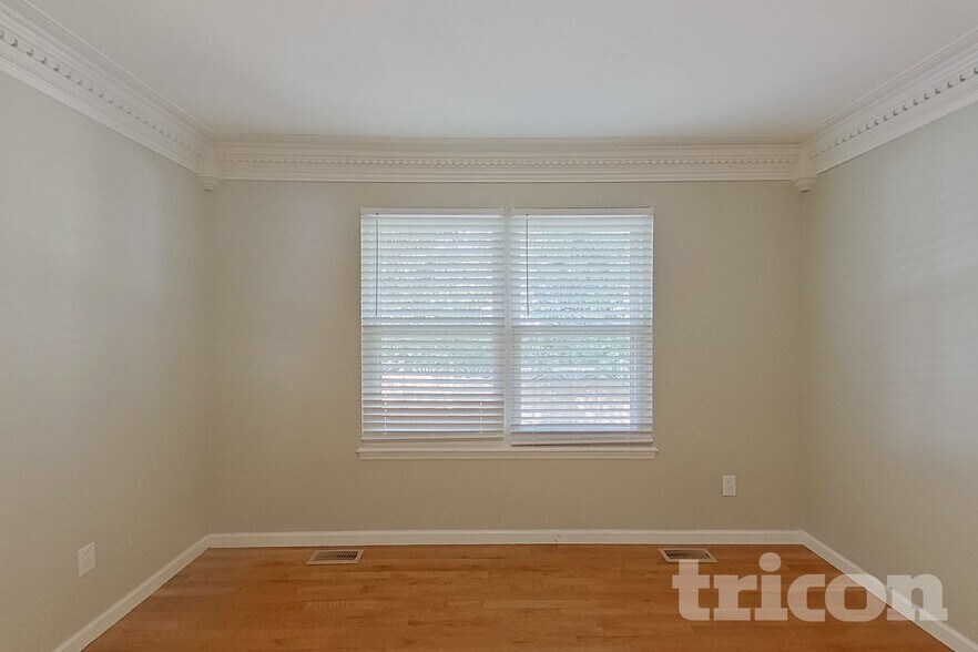 Building Photo - 935 Squirrels Nest Ct