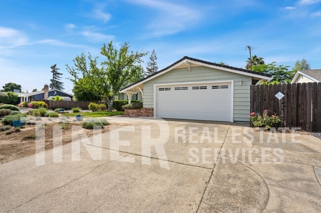 Building Photo - 8665 Everglade Dr