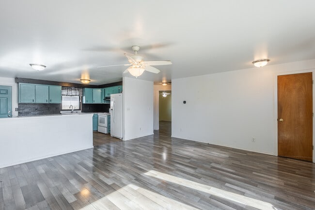 Building Photo - 924 E Georgia Ave