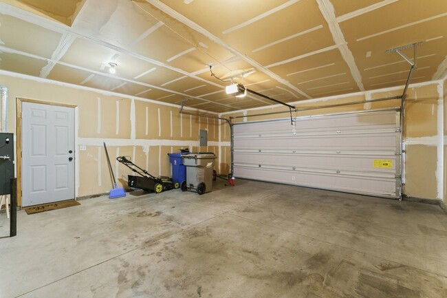 Building Photo - 3589 N Chatterton Way