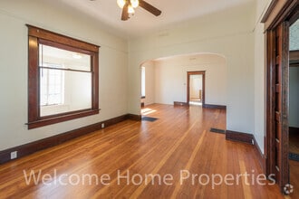 Building Photo - Classic 2 Bedroom Home with Tall Ceilings