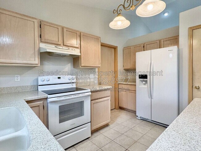 Building Photo - 500 E Sand Wedge Dr