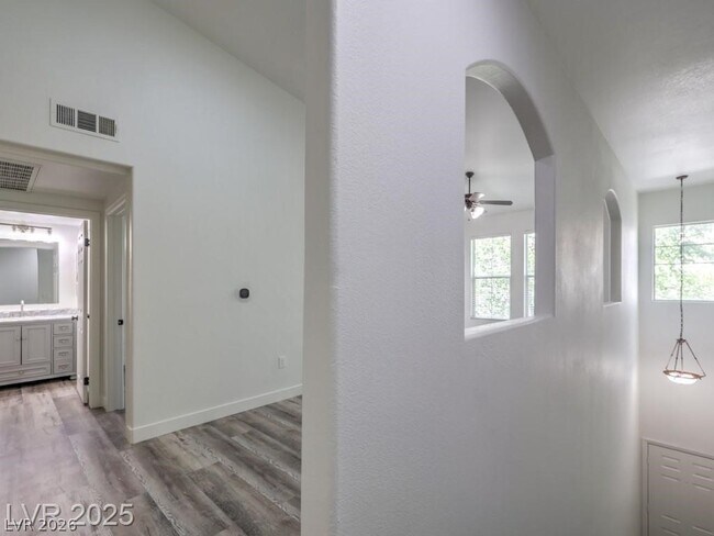 Building Photo - 10001 Peace Way