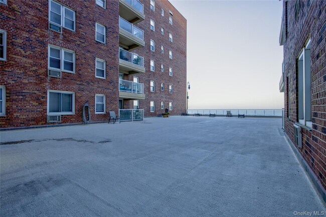 Building Photo - 370 W Broadway
