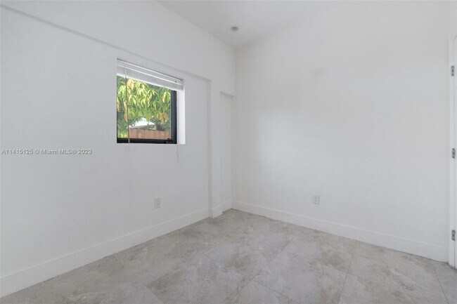 Building Photo - 3010 SW 25th St