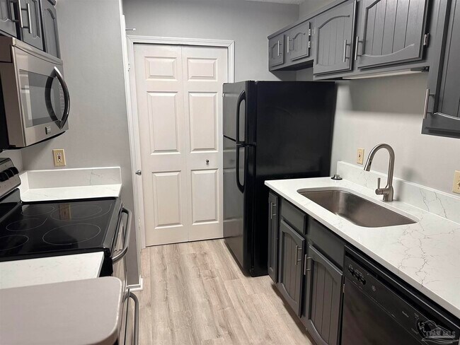 Building Photo - 2299 Scenic Hwy