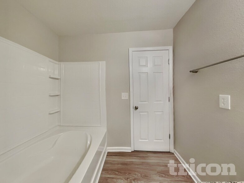 Building Photo - 314 Walnut Crossing Dr