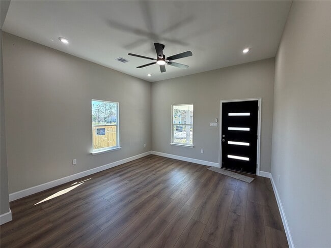 Building Photo - 1610 George Ave