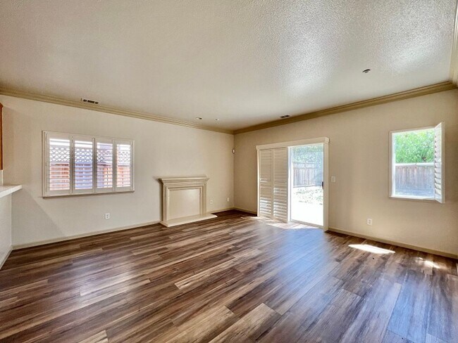 Building Photo - Spacious Four Bedroom Napa Home