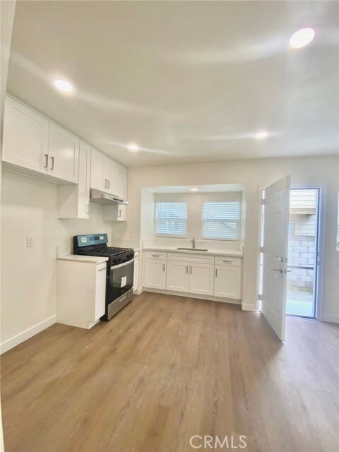 Building Photo - 920 W Olive Ave