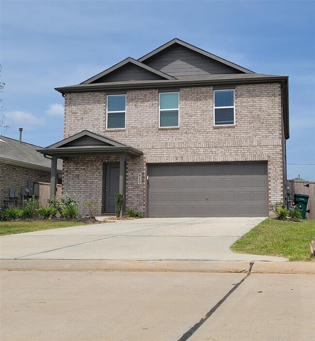 Building Photo - 813 Vlg Brk Dr