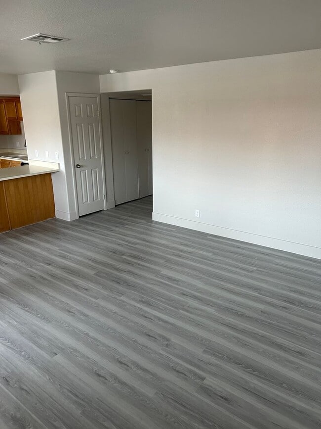 Building Photo - ***Rock Springs 2 Upper Level, Unfurnished, 2 Bedroom, 2 Bath Condo***