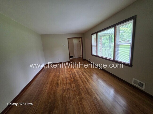 Building Photo - WOW!!! GORGEOUS RANCH WITH MANY UPGRADES / GREAT LOCATION/ PRIVATE YARD