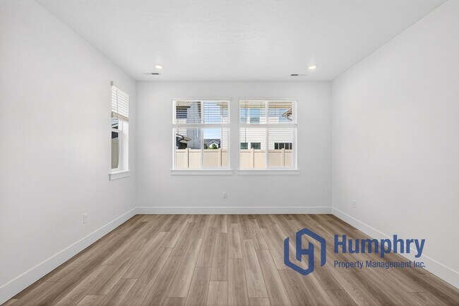 Building Photo - Beautiful home minutes from Costco