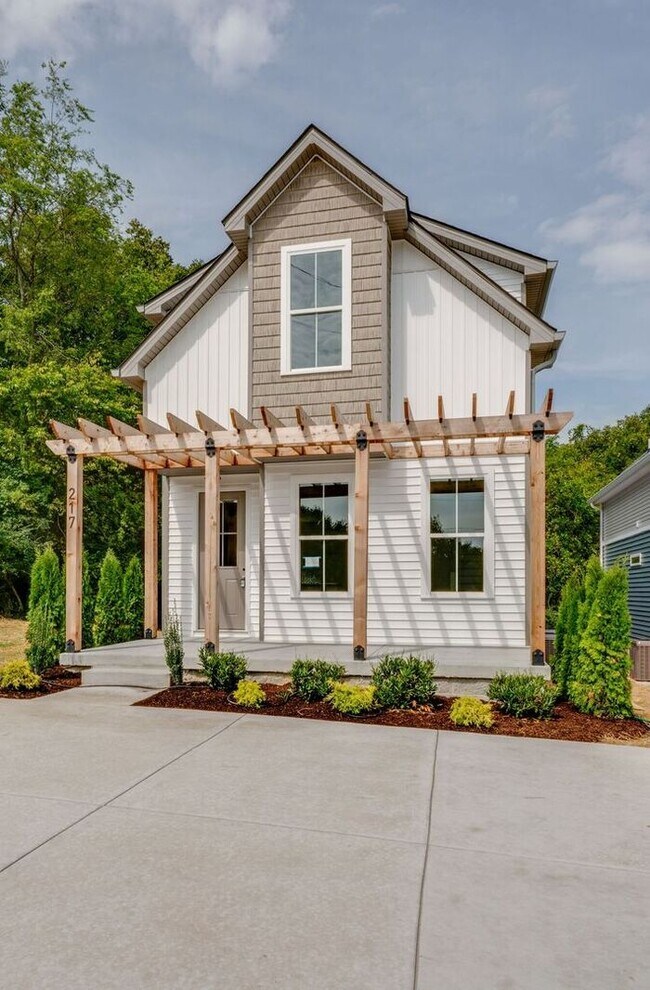 Building Photo - Beautiful Newer Build in Madison!