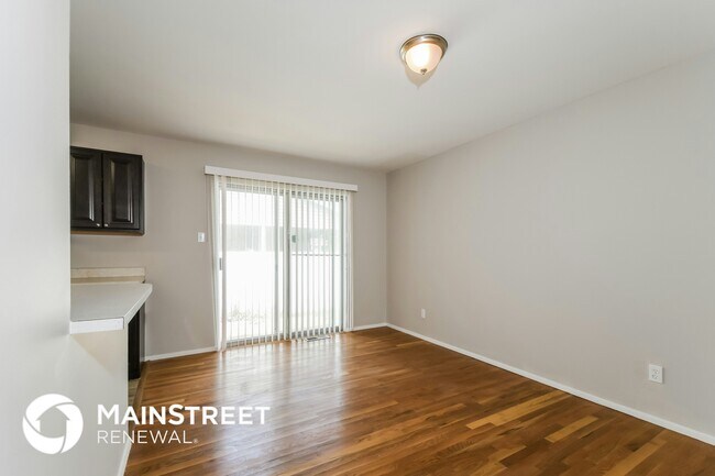 Building Photo - 1095 Cedar Pl