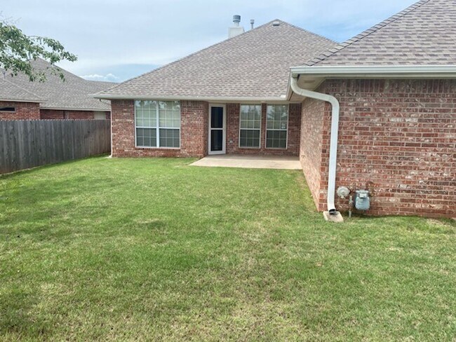 Building Photo - Super Clean Home in Stonebrook at Coffee Creek