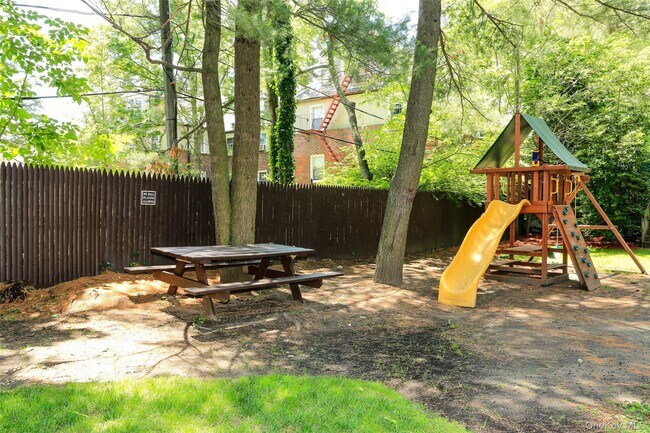 Building Photo - 555 Central Park Ave