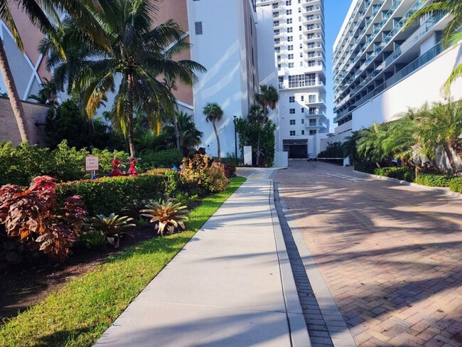Building Photo - 2721 Hallandale Beach Blvd