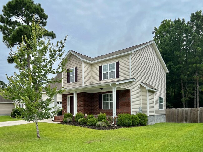 Building Photo - Sellhorn Heights Beauty, 4BR/2.5BA, Fenced...