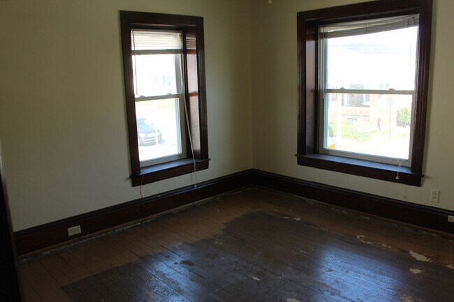 Building Photo - Semi Detached