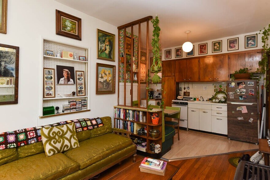 Building Photo - 2819 W Shakespeare Ave