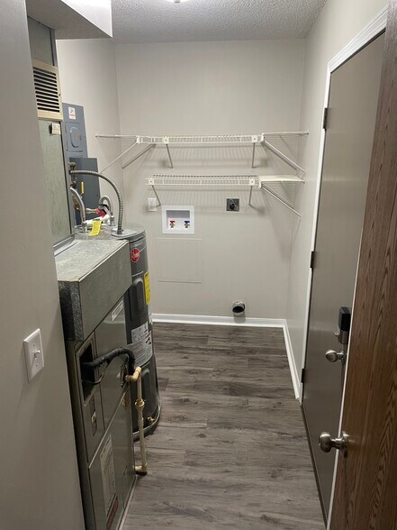 Building Photo - 714 Park Ave