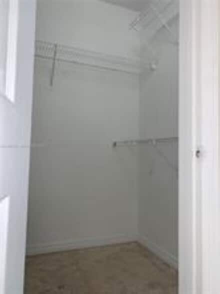 Building Photo - 1470 N Dixie Hwy