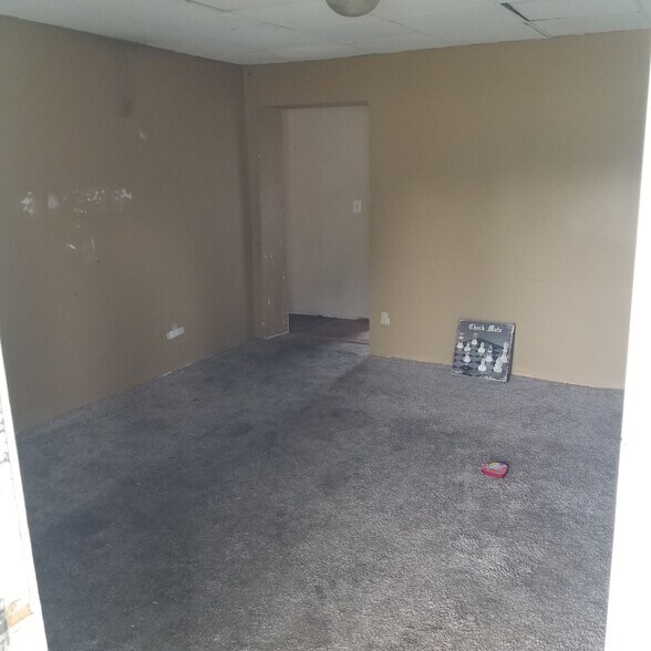 Front Entry into unit - 619 S 4th St