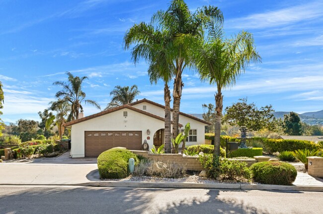 Building Photo - Gorgeous 3BD/3BA Home on a Golf-Course with Expansive Mountain Views! $5,000/mo