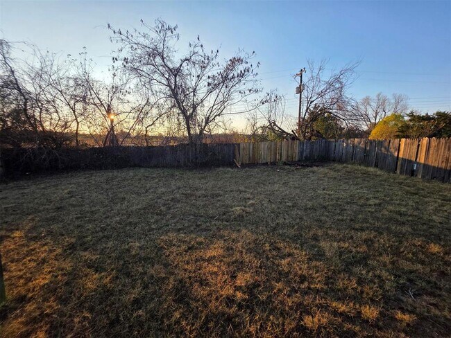 Building Photo - 47 Echo Ln