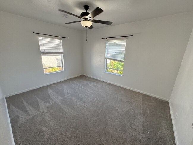 Building Photo - POINT LOMA HOME 4br-2.0 baths located on l...